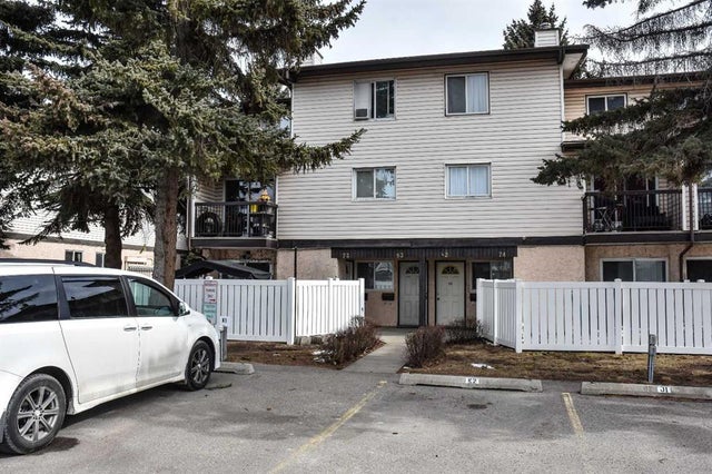 Real Estate Listing in Forest Heights, Calgary