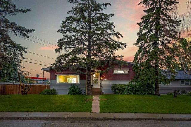 Calgary Home for Sale: Residential Listing in Rutland Park