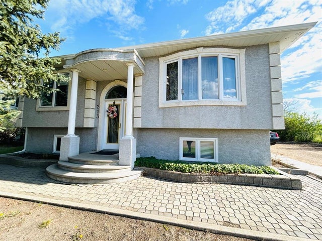 213 5 Avenue E, Oyen