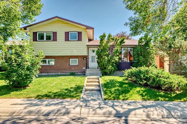 Photo for MLS®# A2244842 - home for sale at 156 Whiteview Close Northeast, Whitehorn, Calgary Alberta