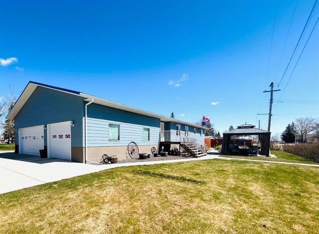 402 5 Avenue E, Oyen