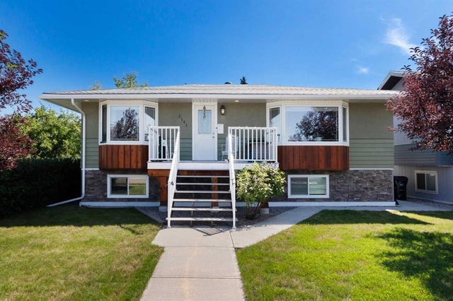 2141 19 Avenue, Didsbury