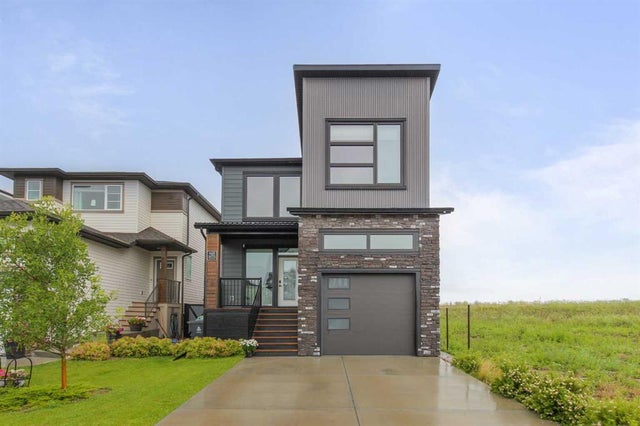 668 Aquitania Boulevard W, Lethbridge