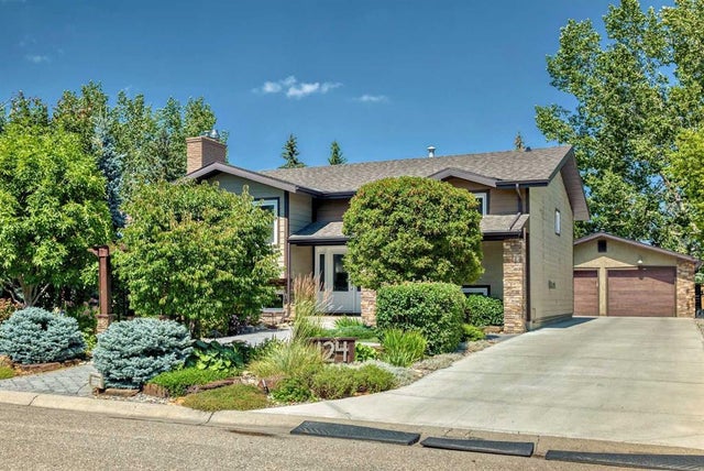 Photo for MLS®# A2245217 - home for sale at 124 Oakcliffe Place Southwest, Oakridge, Calgary Alberta