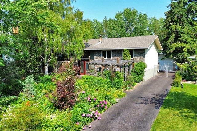 Photo for MLS®# A2245460 - home for sale at 210 Dalgleish Bay Northwest, Dalhousie, Calgary Alberta