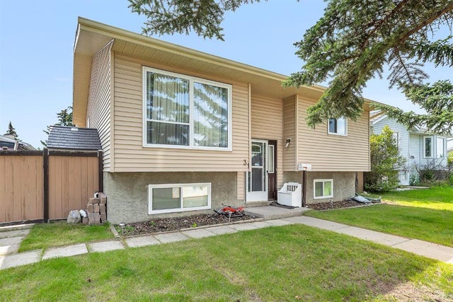 Cochrane Home for Sale: Residential Listing in West Valley
