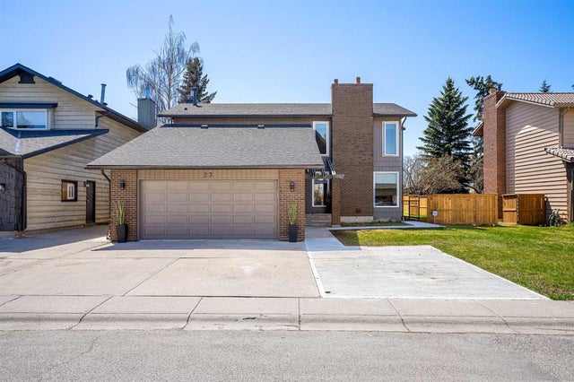 23 Deerbrook Road Se, Calgary