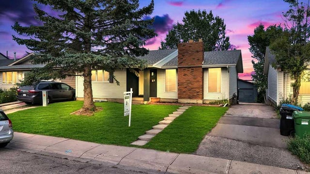 Photo for MLS®# A2245627 - home for sale at 10 Radcliffe Crescent Southeast, Albert Park/Radisson Heights, Calgary Alberta