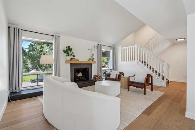 Calgary Real Estate Listing: 4 Coach Ridge Close Southwest, Coach Hill