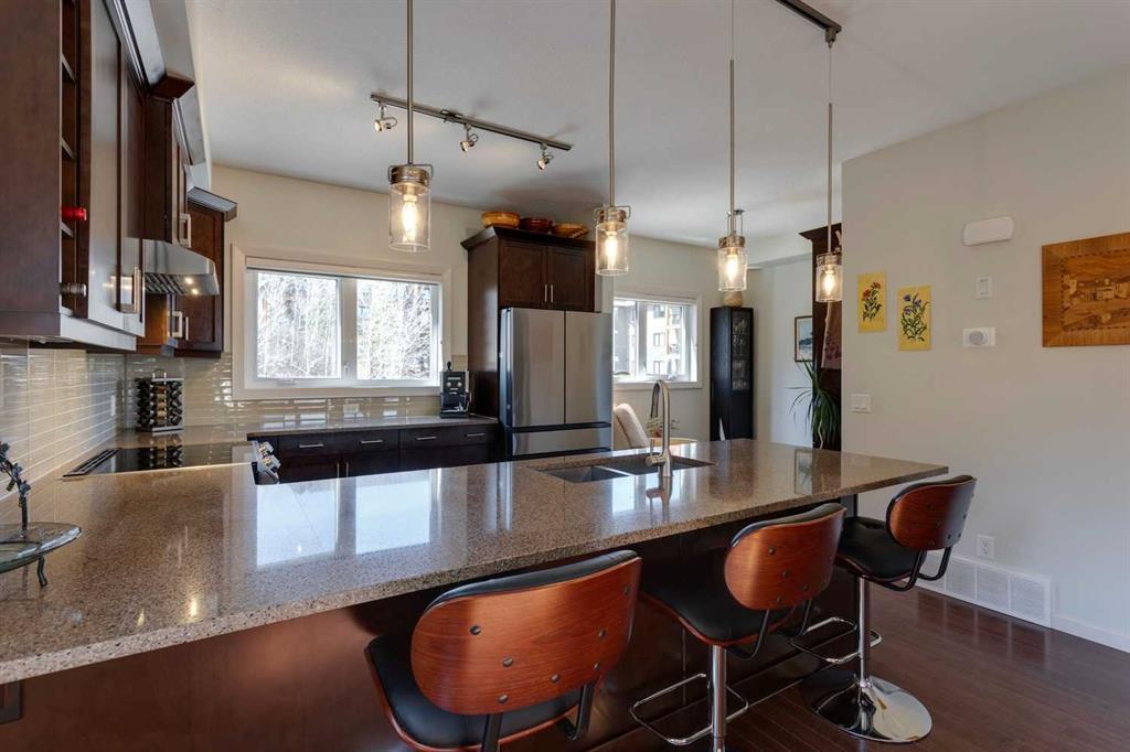 303 Valley Ridge Manor Northwest, Calgary – Residential Row/Townhouse Listing Photo 11