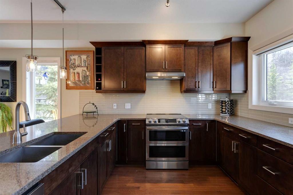303 Valley Ridge Manor Northwest, Calgary – Residential Row/Townhouse Listing Photo 12