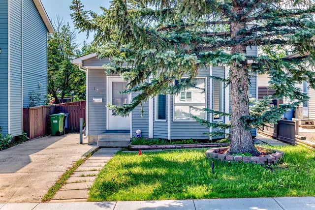 Calgary Home for Sale: Residential Listing in Sandstone Valley