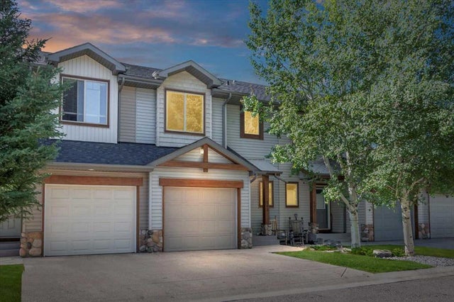 203, 413 River Avenue, Cochrane