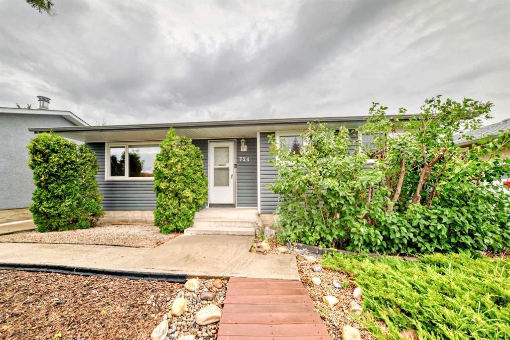 Calgary Real Estate: Residential Property for Sale in Pineridge