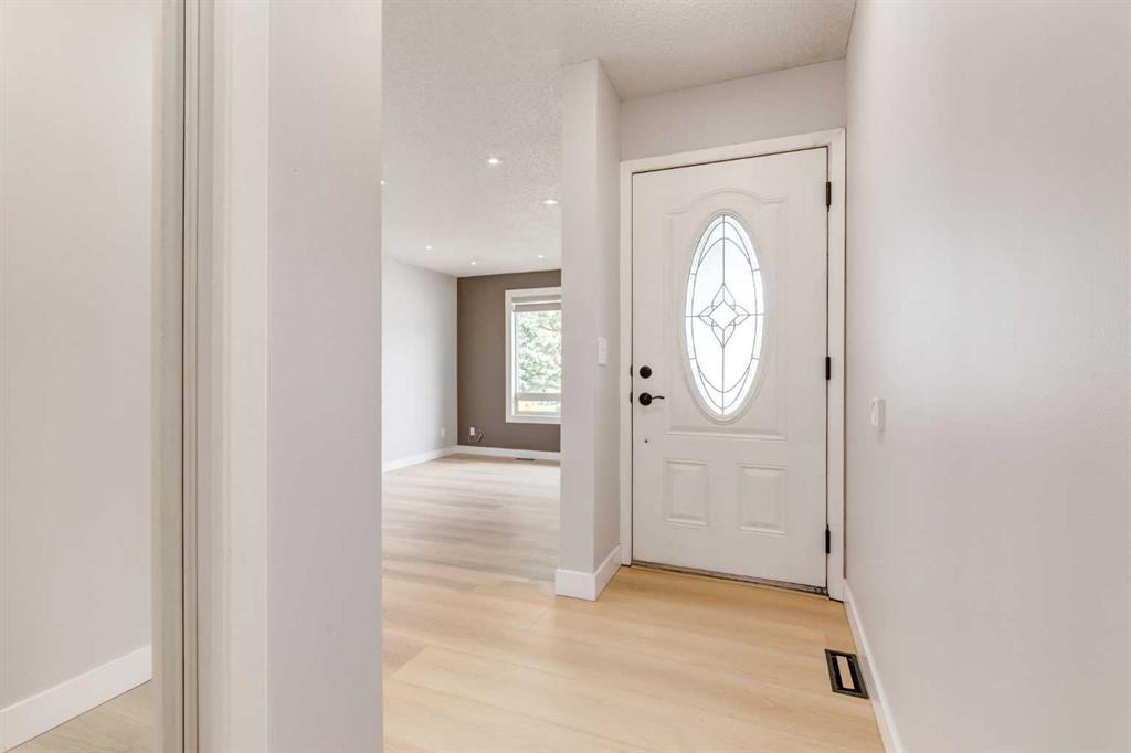 204 Hawkhill Way Northwest, Calgary – Residential Detached Listing Photo 3