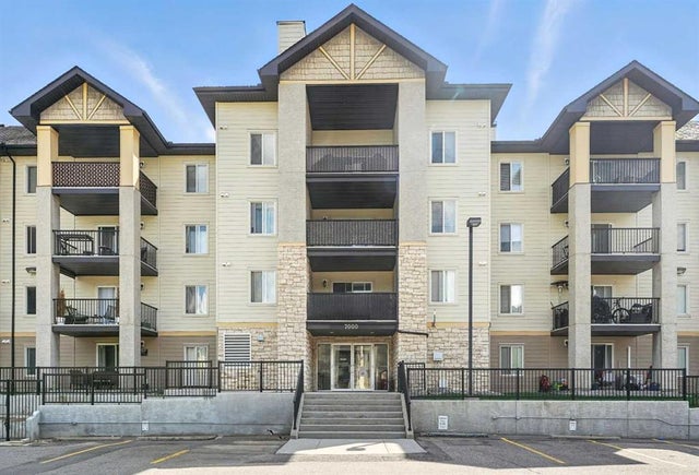 7204, 304 Mackenzie Way Sw, Airdrie