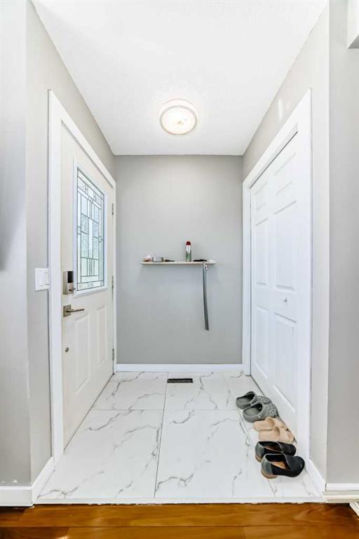 7 Martinview Crescent, Calgary – Residential Detached Listing Photo 3