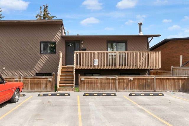 Residential Property for Sale at 5, 4527 73 Street Northwest, Calgary: MLS®# A2246826