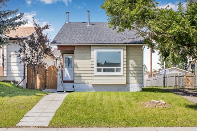 Photo for MLS®# A2246859 - home for sale at 39 Erin Ridge Road Southeast, Erin Woods, Calgary Alberta