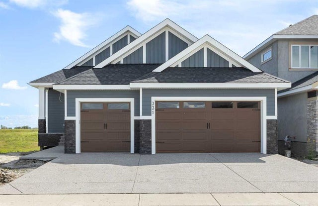 331 Muirfield Crescent, Lyalta
