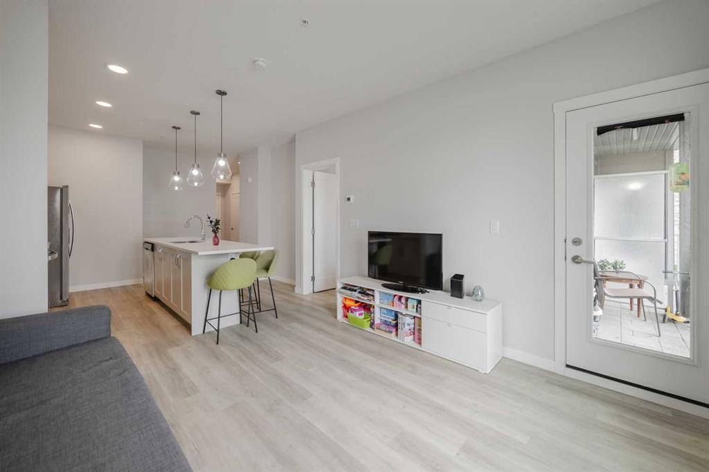 102, 200 Shawnee Square Southwest, Calgary – Residential Apartment Listing Photo 9