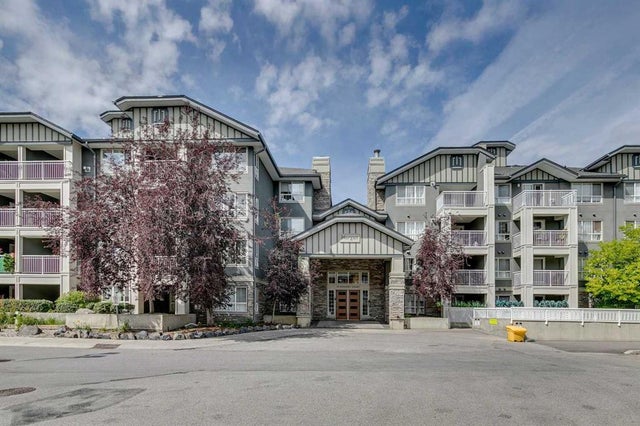 Home for Sale Located at 450, 35 Richard Court Southwest, Calgary, Alberta