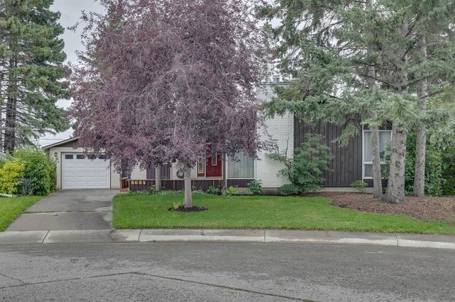 Calgary Home for Sale: Residential Listing in Lakeview