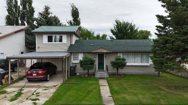 36 W Harker Avenue, Magrath