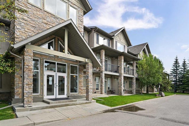 Calgary Real Estate: Residential Property for Sale in Aspen Woods