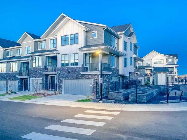917 Crestridge Common Sw, Calgary