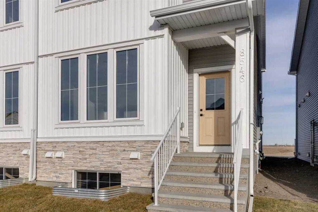 8542 Huxbury Drive Northeast, Calgary – Residential Semi Detached Listing Photo 3