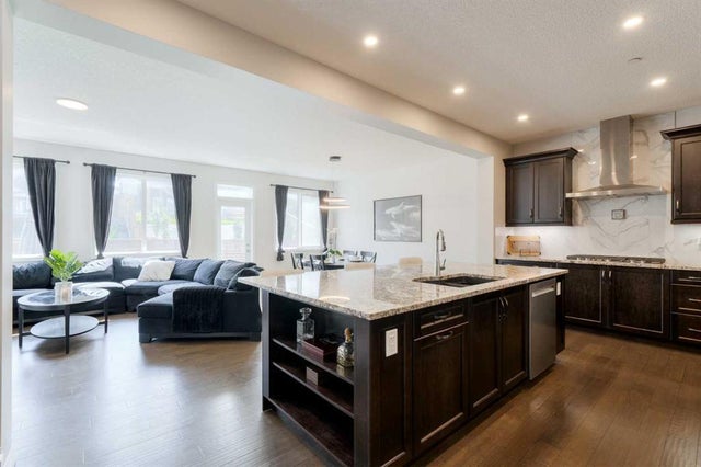 308 Lucas Way Nw, Calgary