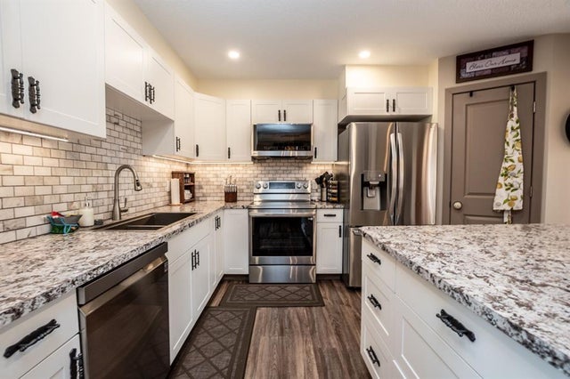 911 12 Street Se, High River