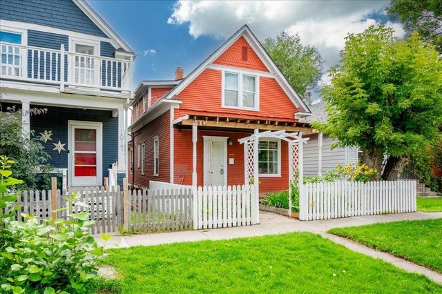 1015 17 Avenue Se, Calgary