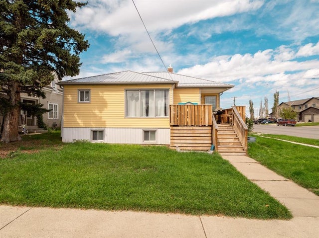305 2 Avenue W, Cardston