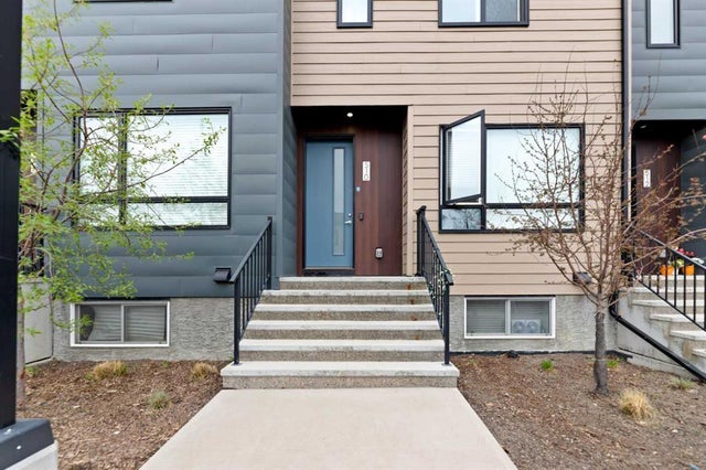Calgary Home for Sale: Residential Listing in Redstone