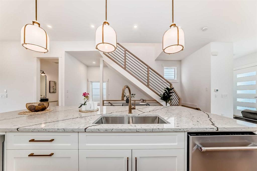 2426 53 Avenue Southwest, Calgary – Residential Semi Detached Listing Photo 12