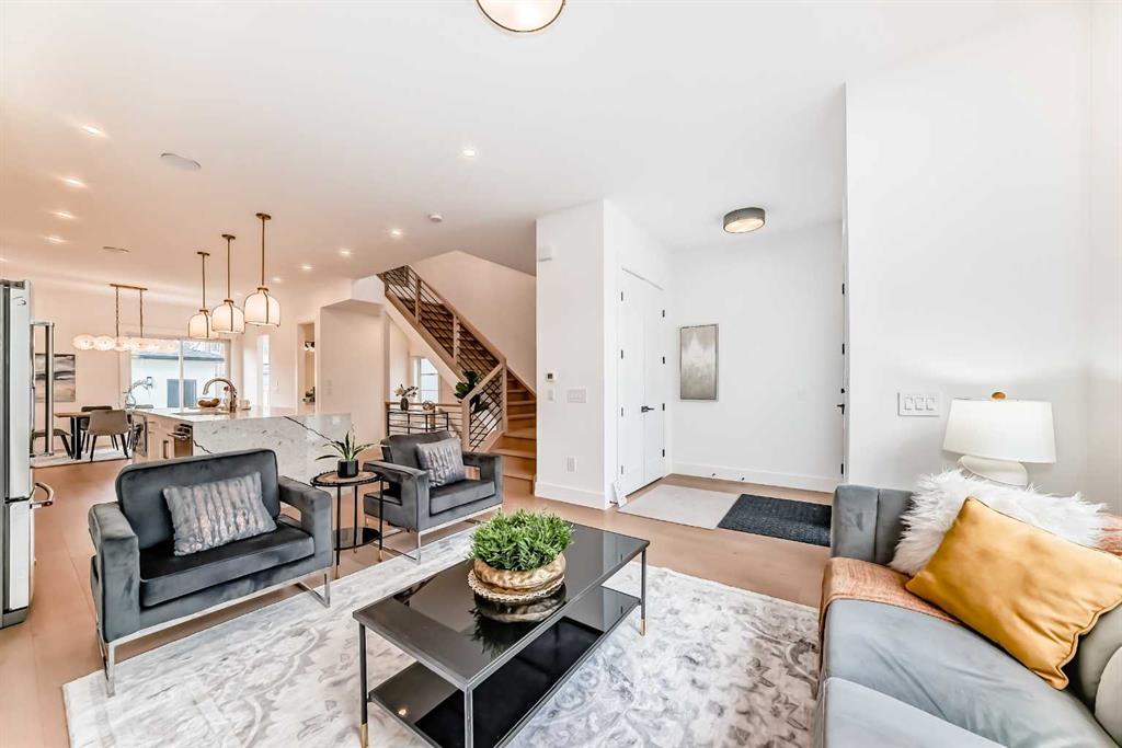 2426 53 Avenue Southwest, Calgary – Residential Semi Detached Listing Photo 6