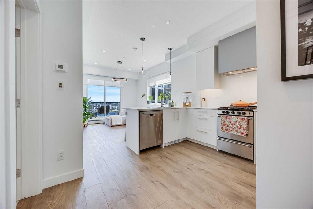 402, 8230 Broadcast Avenue, Calgary – Residential Apartment Listing Photo 3