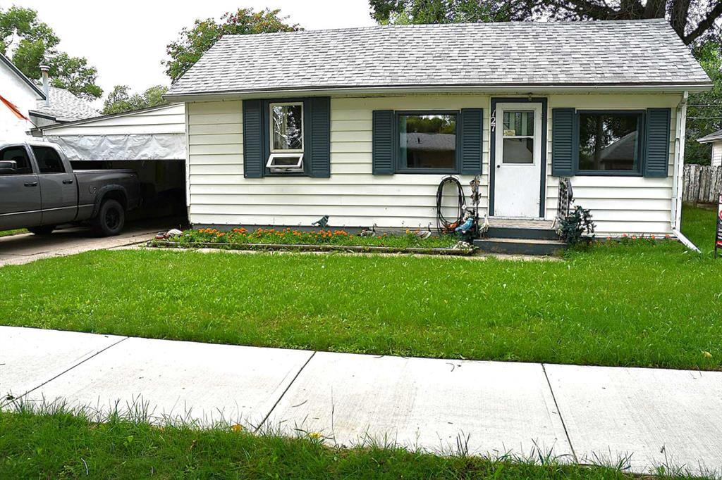 127 2 Street E, Brooks