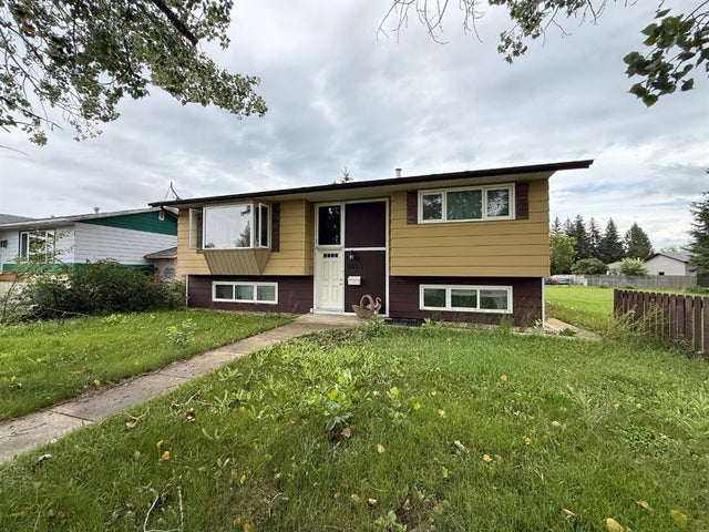 4813 50 Street, Clive