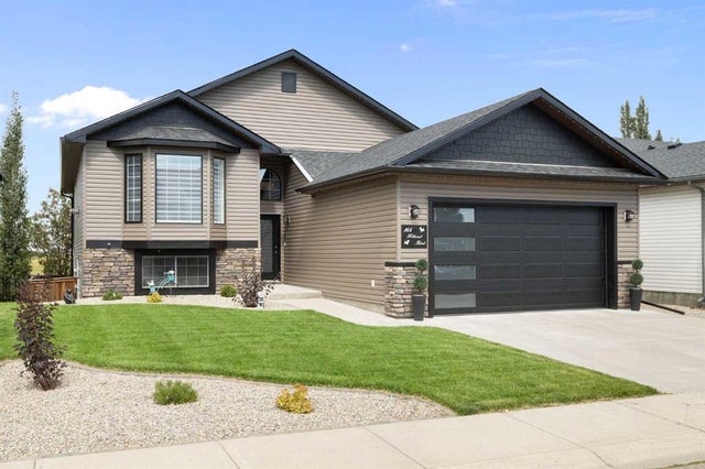 164 Hillcrest Boulevard, Strathmore