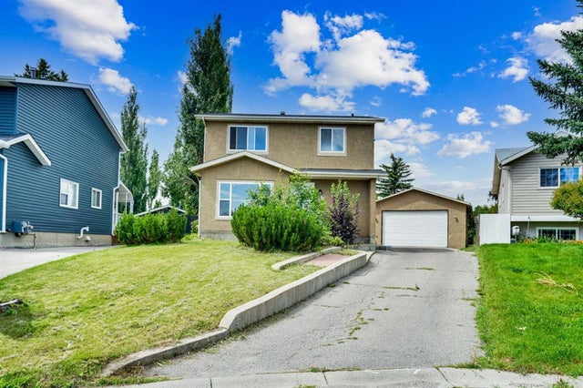 243 Castlebrook Road Ne, Calgary
