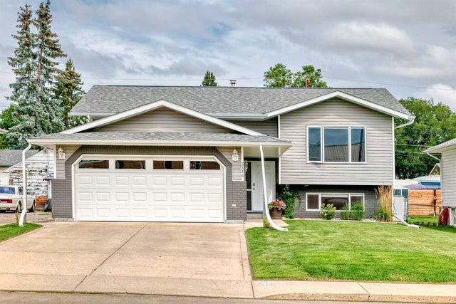 5114 57 Ave, Ponoka