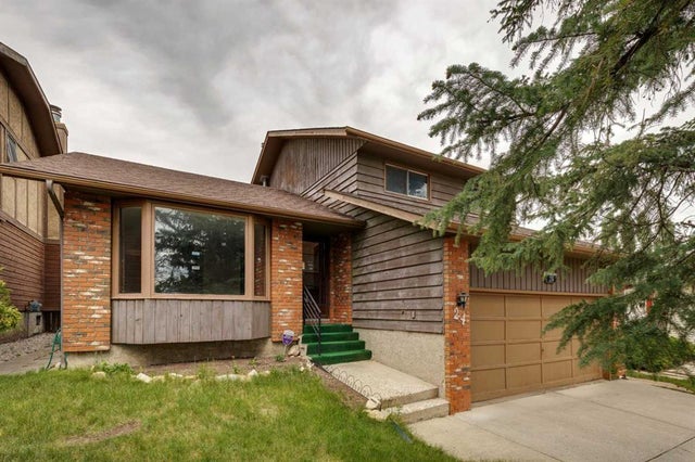 24 Strathcona Close Sw, Calgary