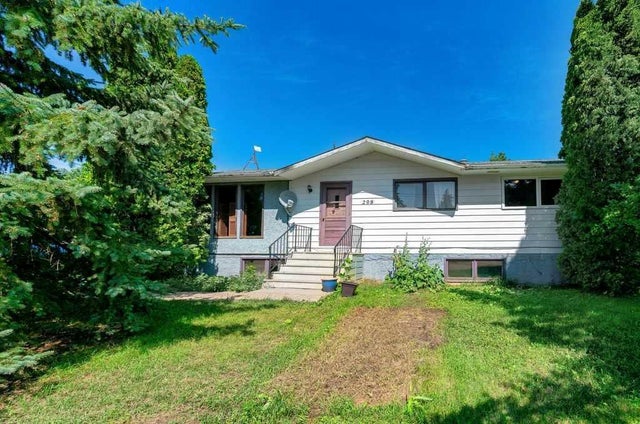 208 Railway Avenue, Veteran