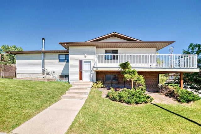 131 Ranchlands Court Nw, Calgary