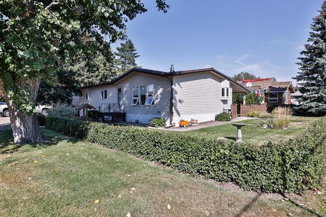 301 3rd Avenue, Warner