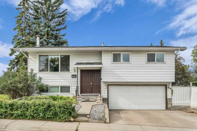 403 Queen Alexandra Way Se, Calgary