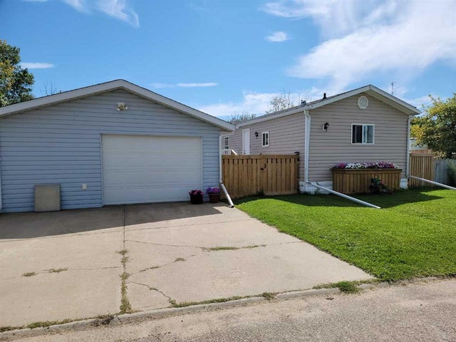 4447 Park Crescent, Coronation